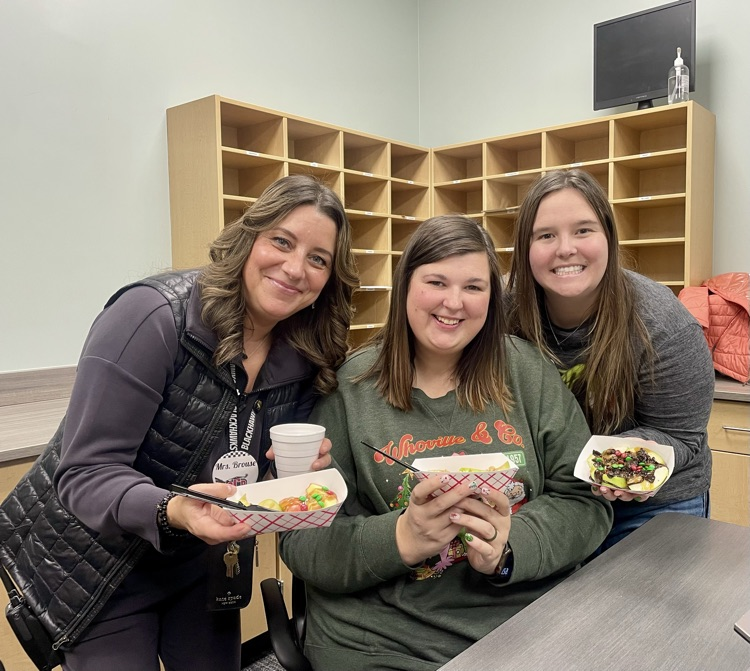 teachers enjoying apples