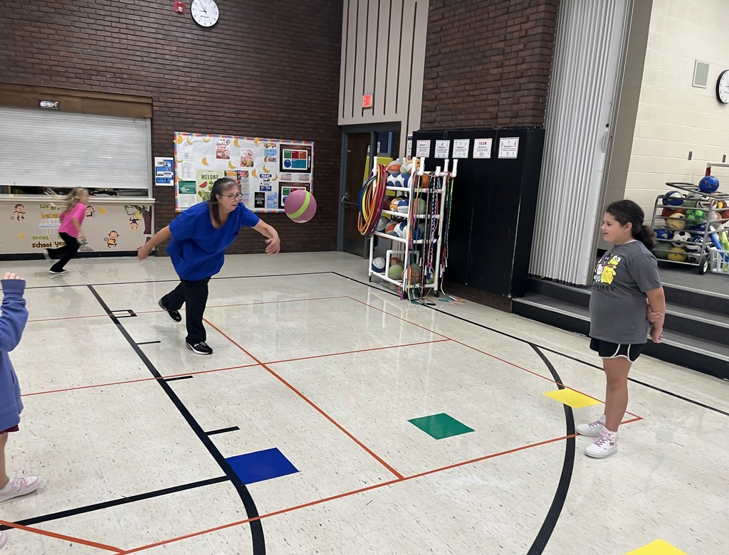Congratulations to our 4-Square Tournament Champions - Bexley, Nixon & Evie!  And a special thanks to the PBES staff who joined in the fun! 