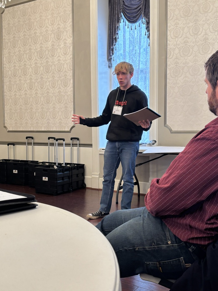 AJ Anderson presenting his business proposition