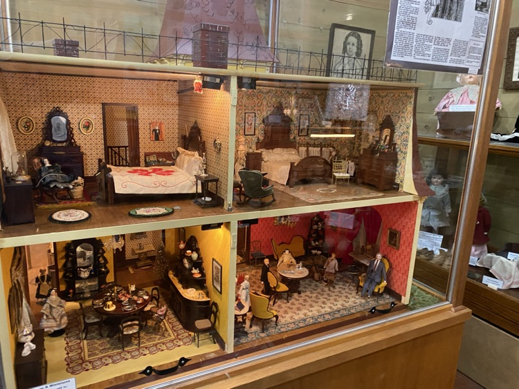 students at the Peabody History Museum