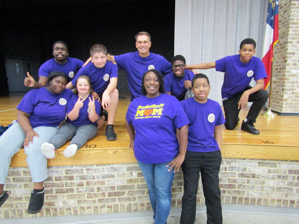 faculty and students wearing purple and teal