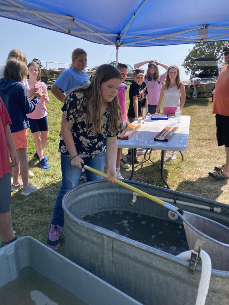 Pecatonica 6th graders spent the day out on the prairie learning about land conservation! Students explored climate change models, pollinators and seed dispersal, and soil management. They also measured fish and even got to feel the pelts of Wisconsin mammals.