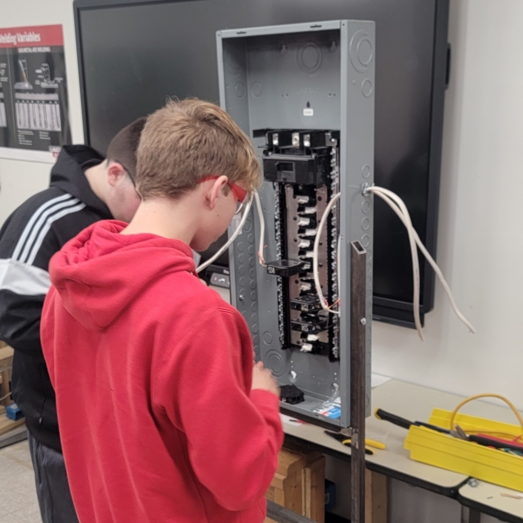 Konnor Coplen and Jackson Mandrell learning how to wire a service panel in Mr. Huskisson's electricity class.
#ILCTE
