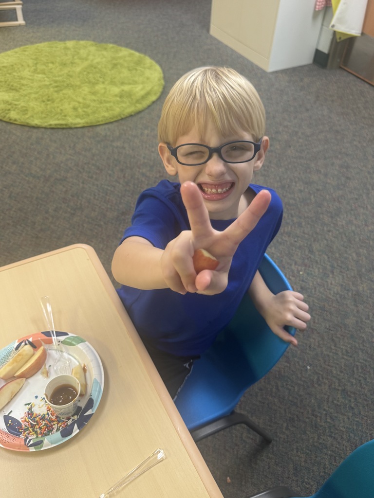 Students tasting apples