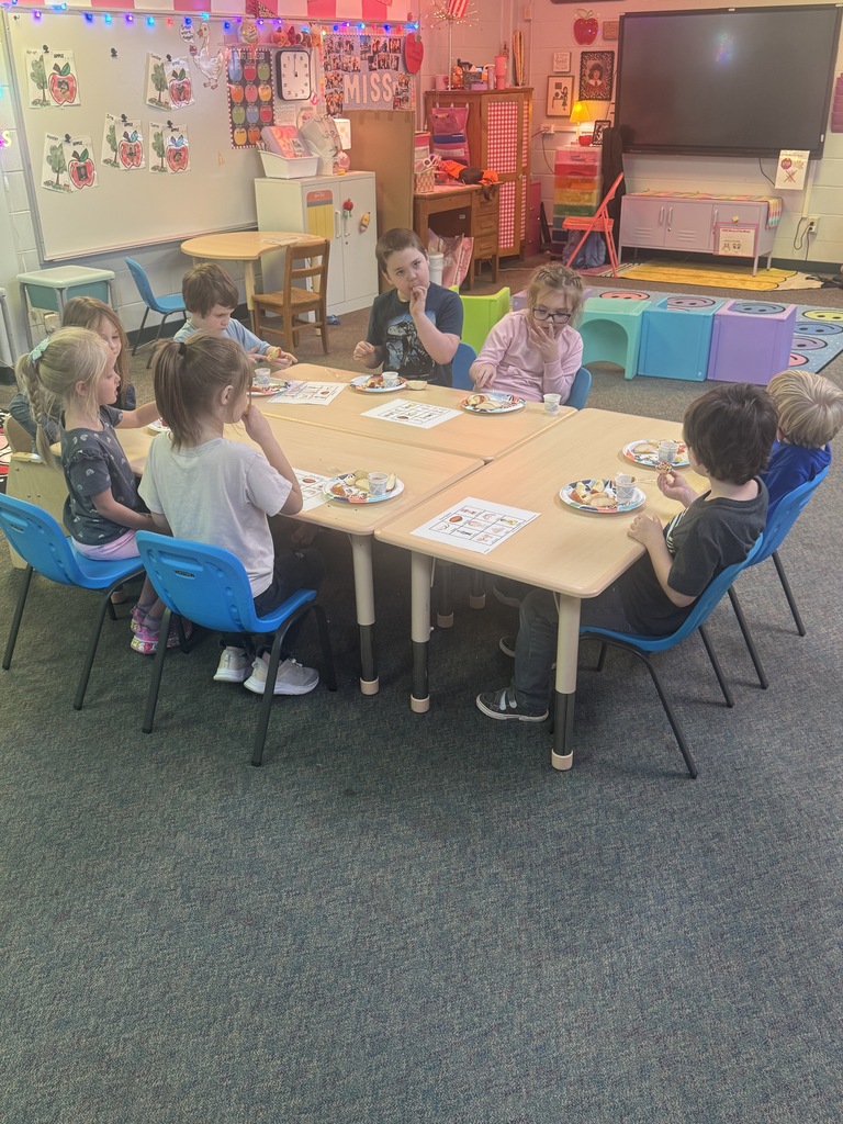 Students tasting apples