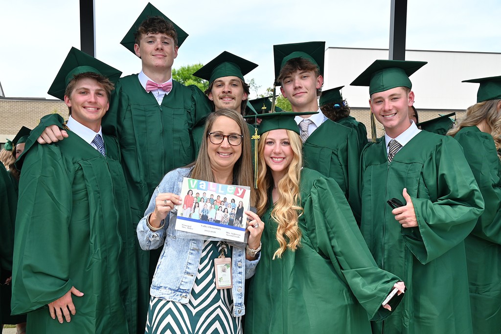Pelham High School seniors with elementary teacher 