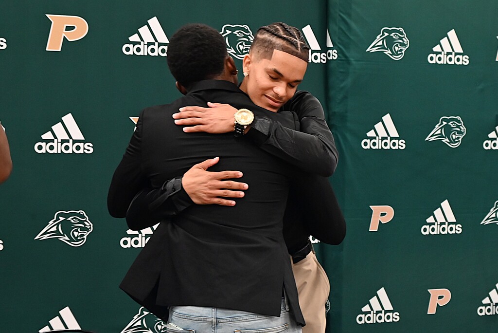 Photos from SIgning Day