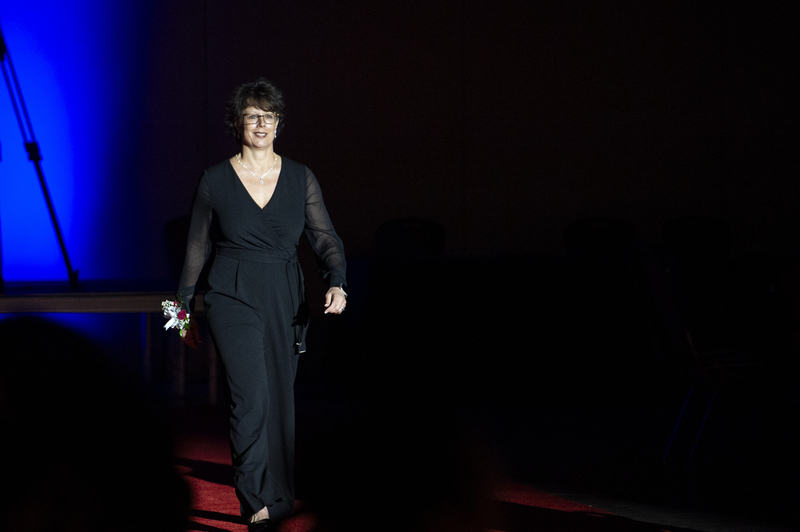 Kim Kiel entering event