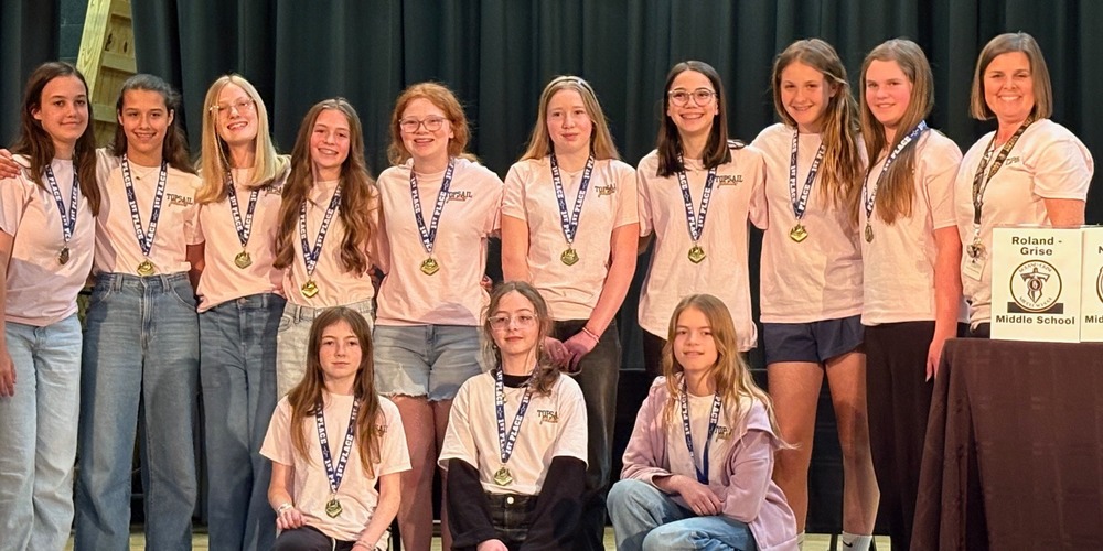 Topsail Middle School Battle of the Books Team at Regionals