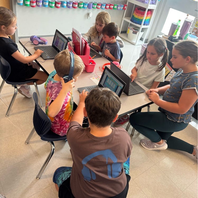 4th grader helping a kindergarten kid with their Chromebook 