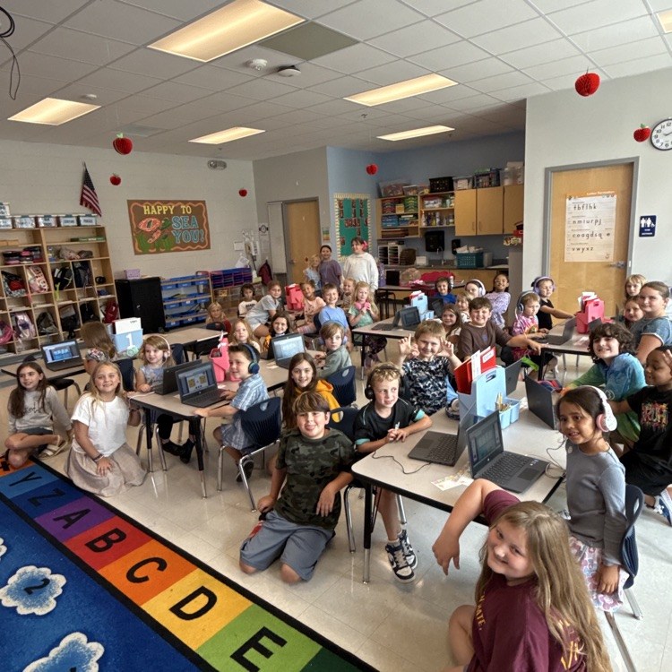 4th grader helping a kindergarten kid with their Chromebook 