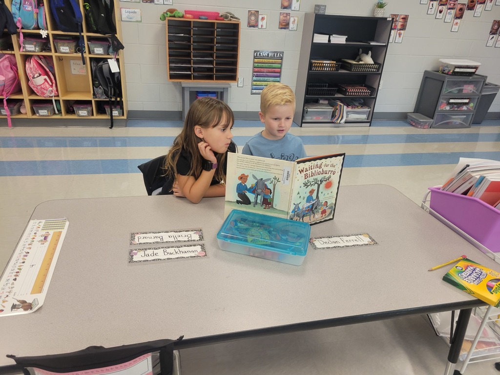 1st graders buddy reading