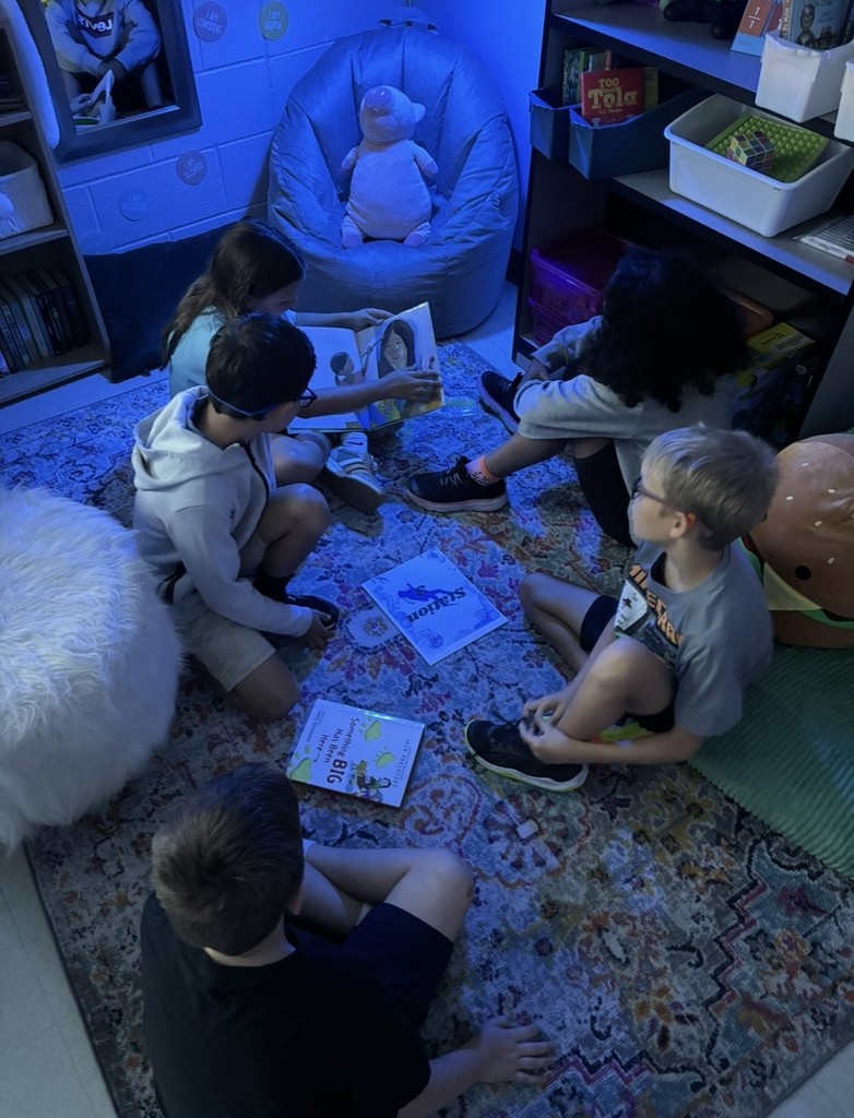 4th graders working in groups during a reading lesson