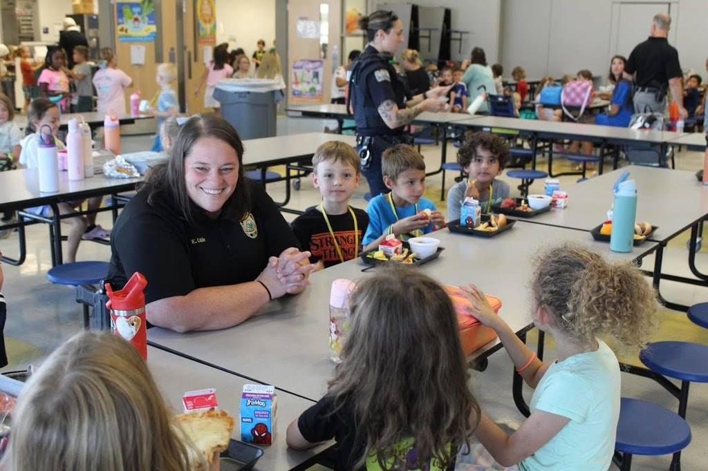 SCE police eating lunch with first graders