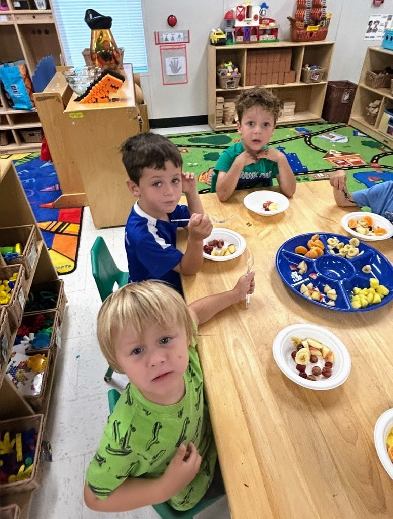 preK students making fruit salad