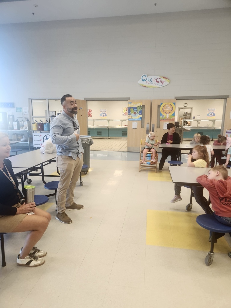 PreK parent talking to PreK classes