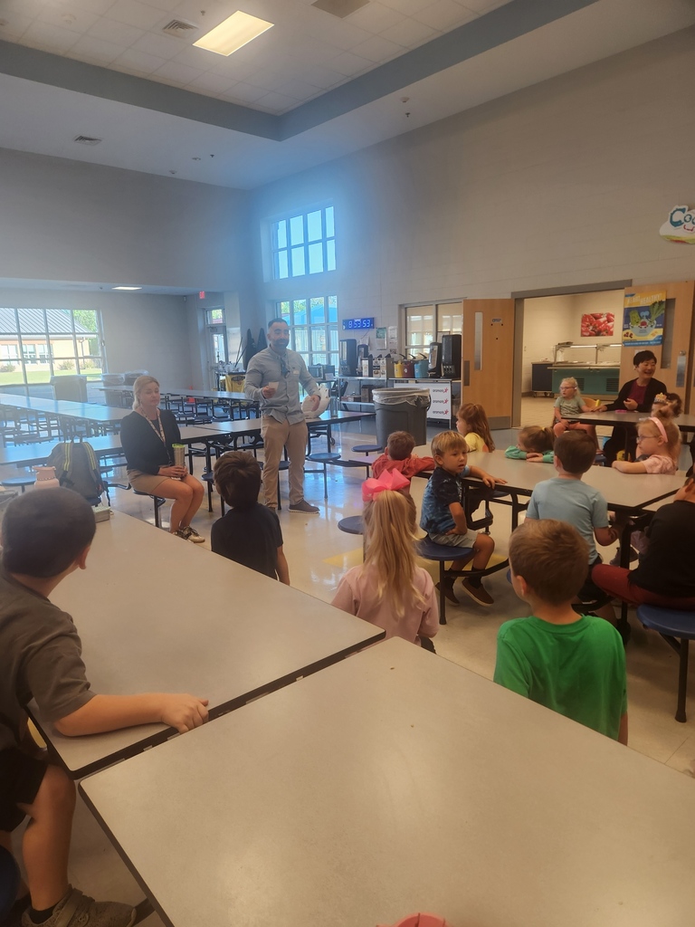 PreK parent talking to PreK classes