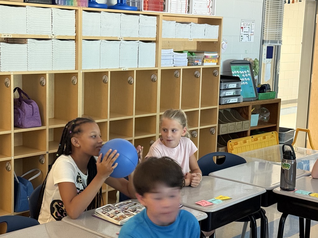 5th grade students using thet Q-ball during a class discussion