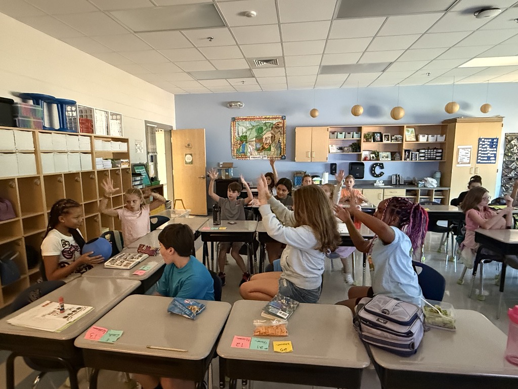 5th grade students using thet Q-ball during a class discussion