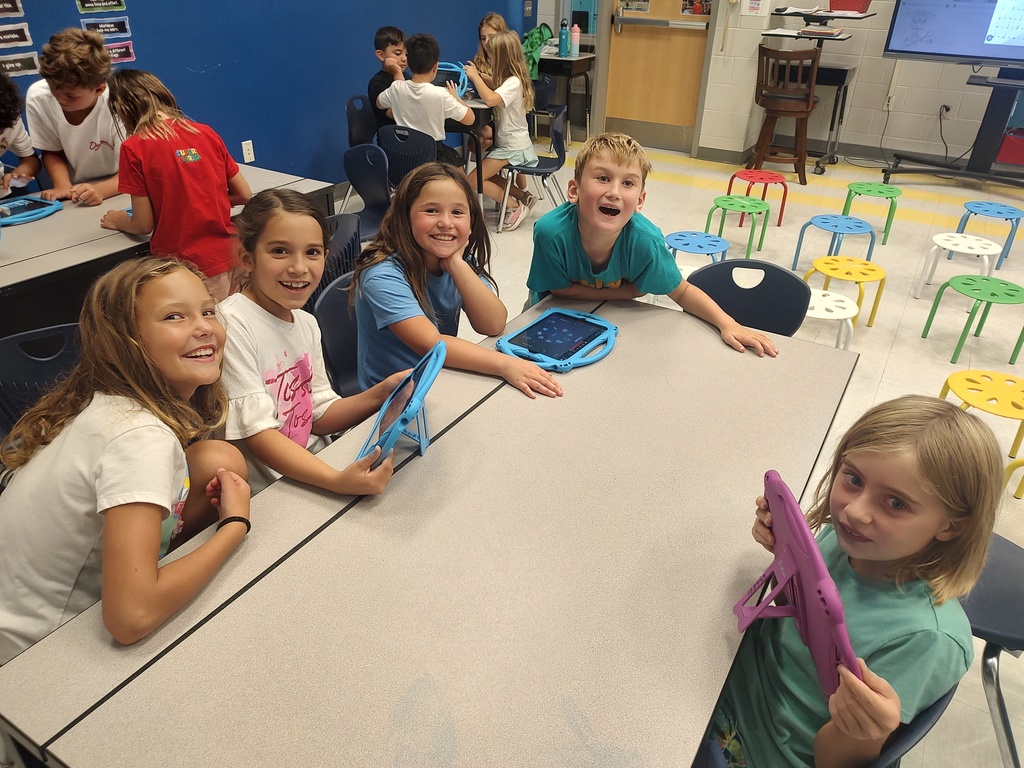 3rd graders using Garage Band