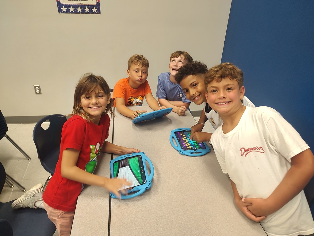 3rd graders using Garage Band