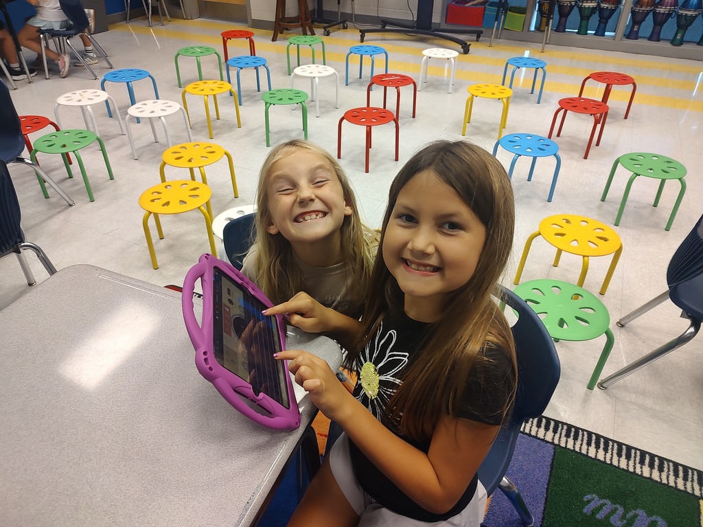 3rd graders using Garage Band