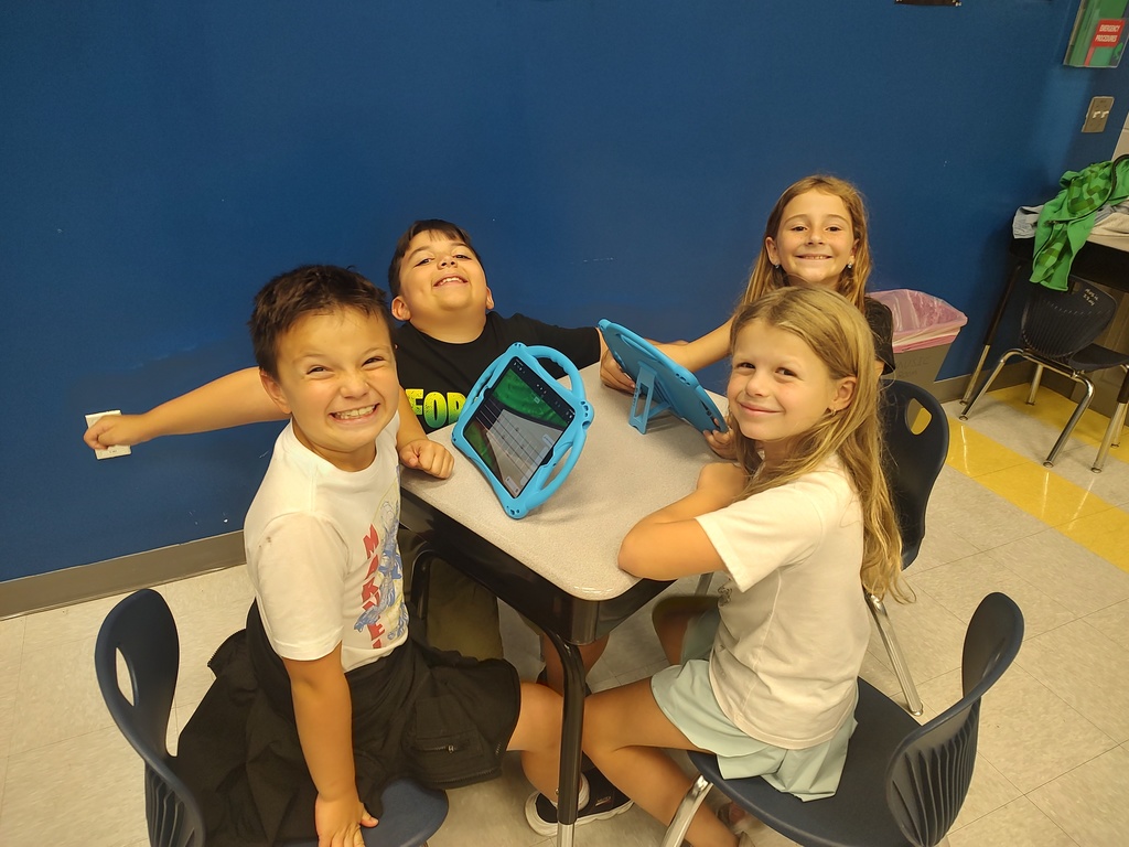 3rd graders using Garage Band