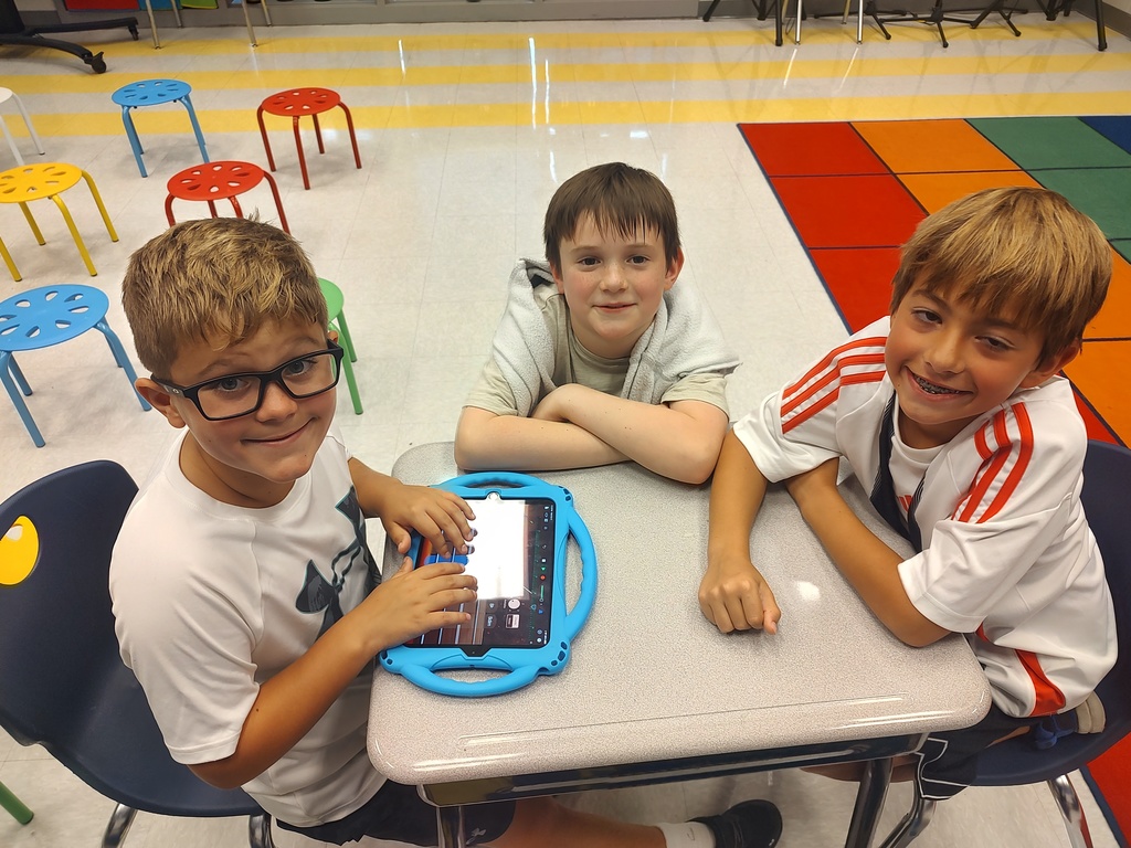 3rd graders using Garage Band