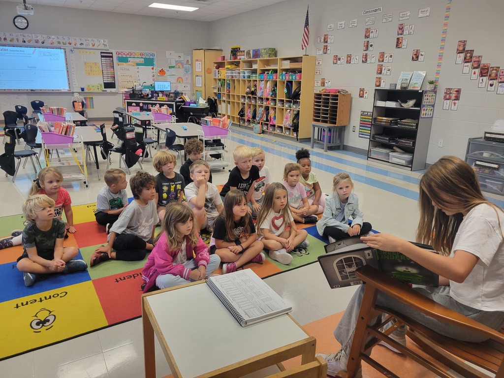 5th grader reading to a 1st grade class