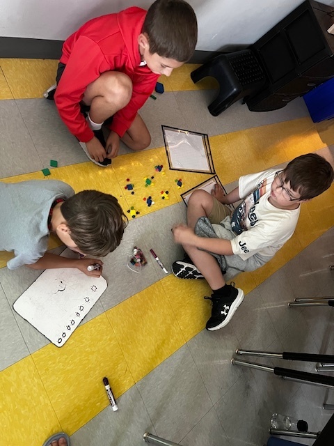 4th grade students working a perimeter and area math project