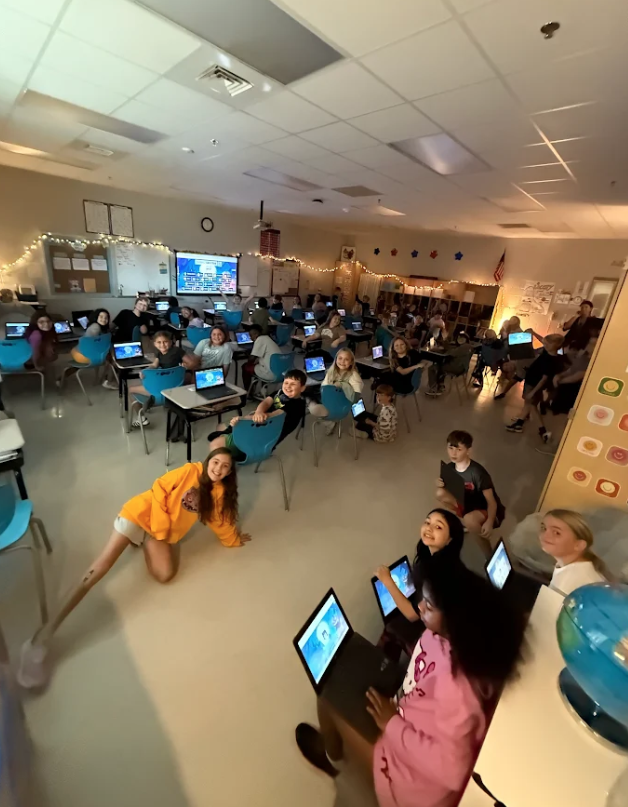 4th grade class working on a chromebook activity 