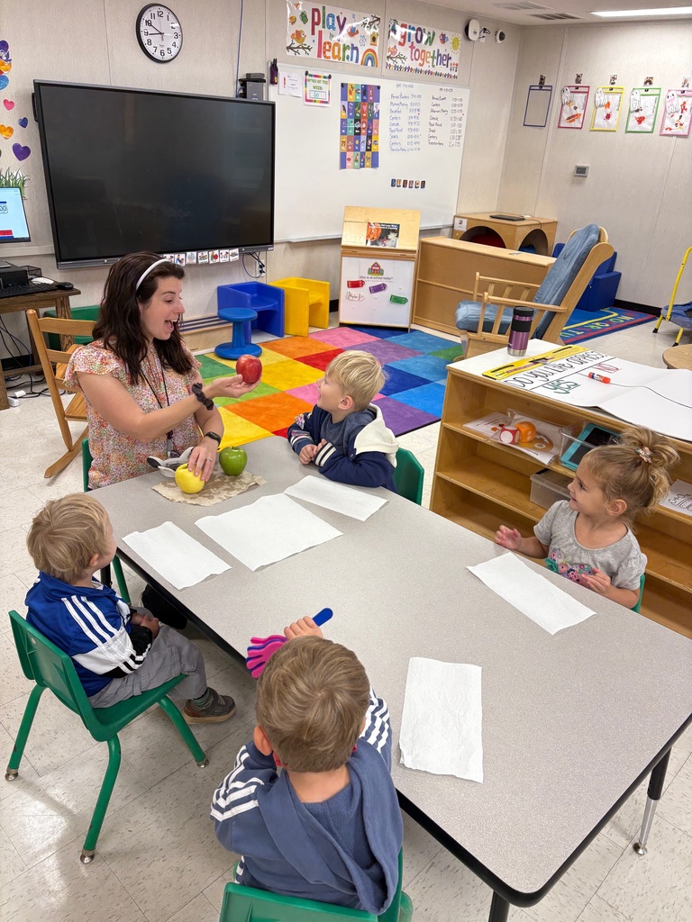 prek kids doing an apple tasting