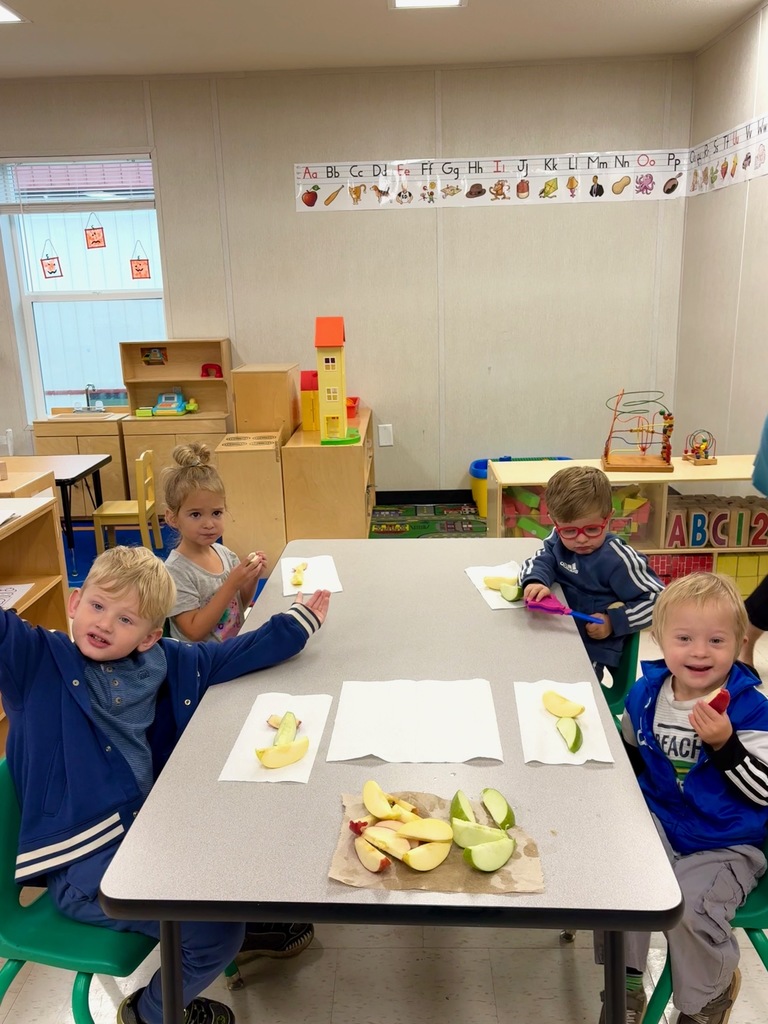 prek kids doing an apple tasting