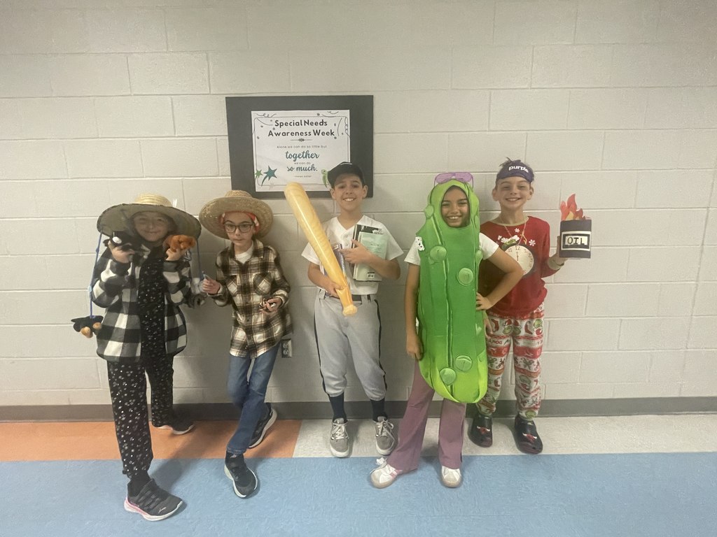 5th grade students dressed up as idioms