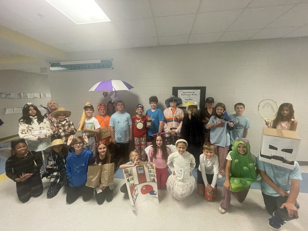 5th grade students dressed up as idioms