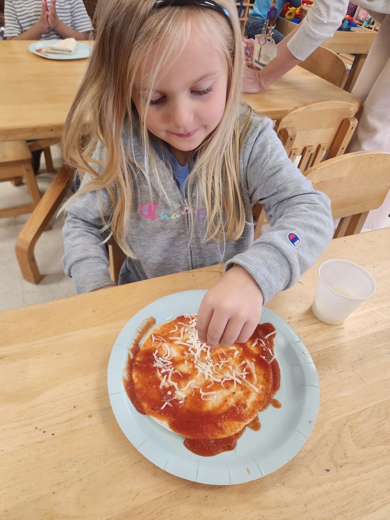 PreK making their own pizzas