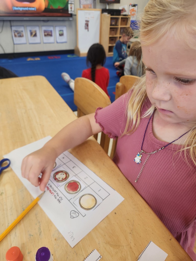 PreK making their own pizzas