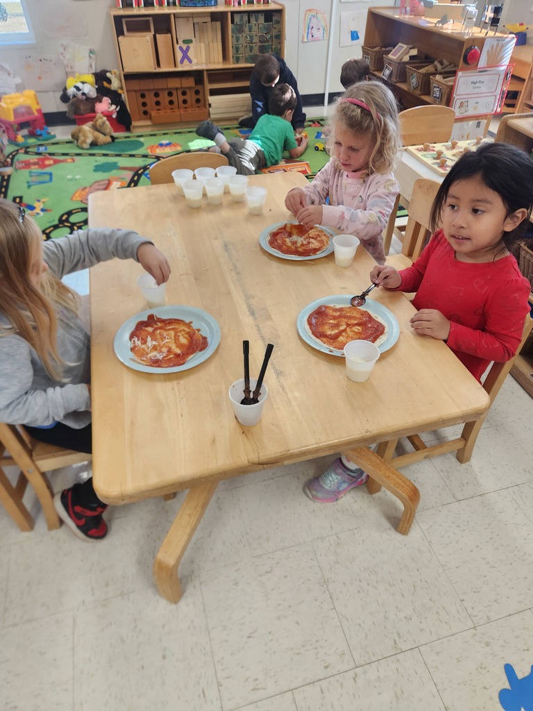 PreK making their own pizzas