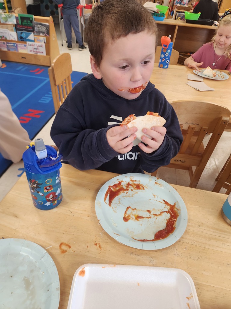 PreK making their own pizzas
