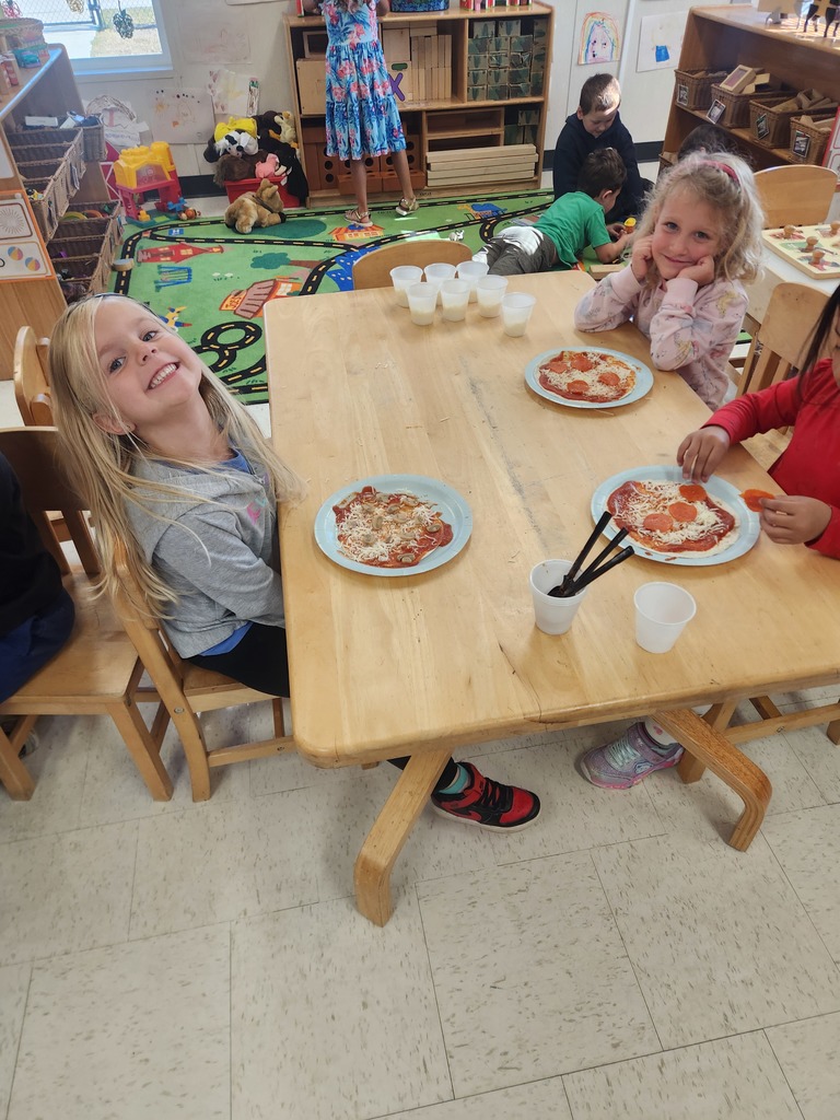 PreK making their own pizzas