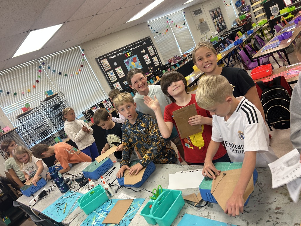 4Th Graders enjoyed creating Picasso faces using the Chomp Saws. Ms. Carlisle was able to purchase these using the funds raised from  Art to Remember. Students were able to use creative thinking skills to come up with asymmetrical faces. 