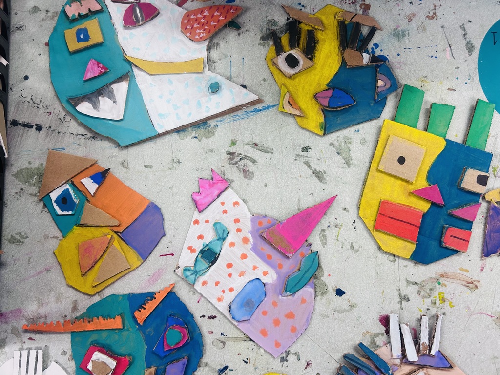 4Th Graders enjoyed creating Picasso faces using the Chomp Saws. Ms. Carlisle was able to purchase these using the funds raised from  Art to Remember. Students were able to use creative thinking skills to come up with asymmetrical faces. 