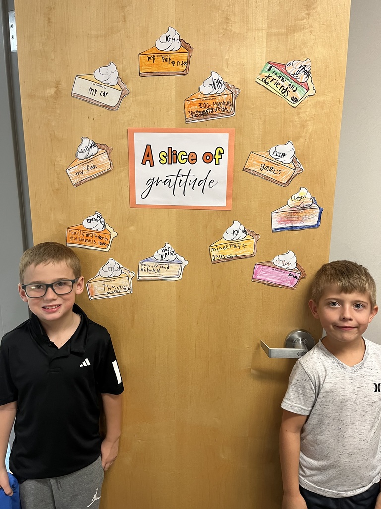 students working on a gratitude writing/art project