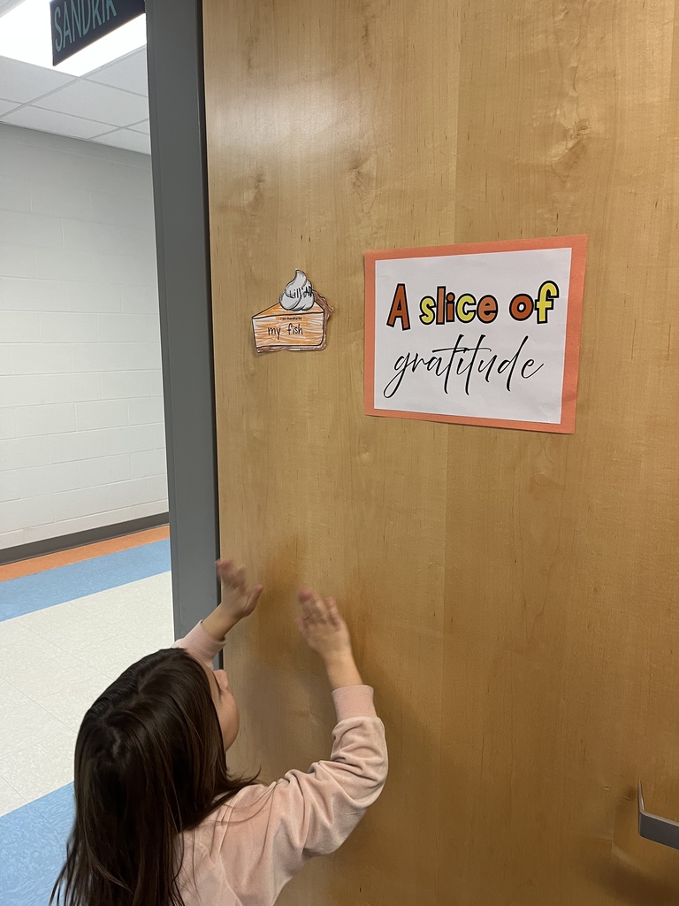 students working on a gratitude writing/art project