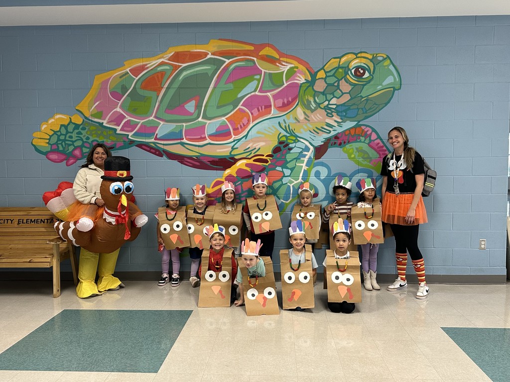 PreK class dressed as turkeys 