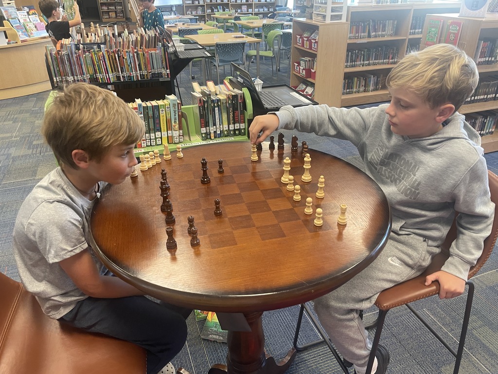 4th graders playing chess
