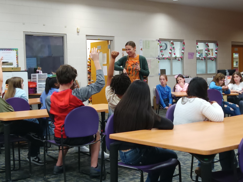 Dusti  Bowling visits CFMS.