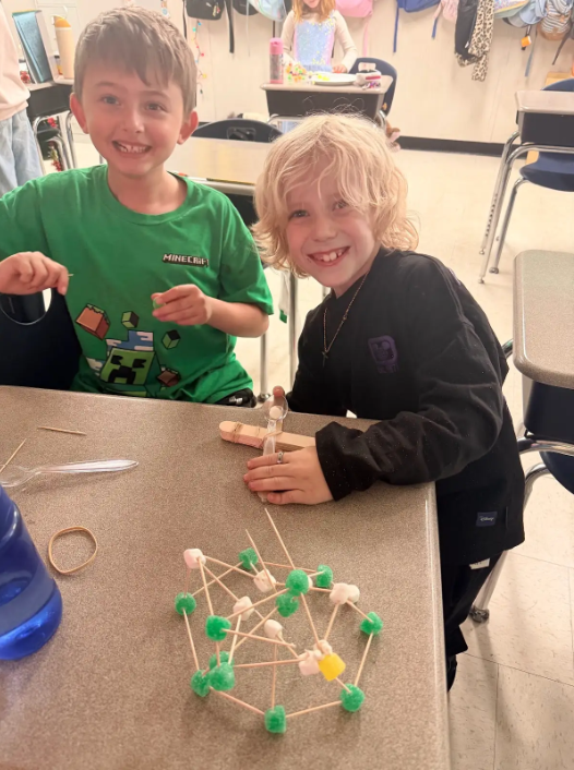 3rd graders working in groups of 2 on STEM projects