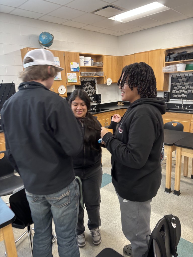 Students in Ms. Harris’ 8th-grade class matched traits to environments in an evolution/Earth history game — great teamwork and lots of laughs! 