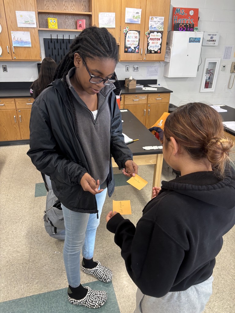 Students in Ms. Harris’ 8th-grade class matched traits to environments in an evolution/Earth history game — great teamwork and lots of laughs! 